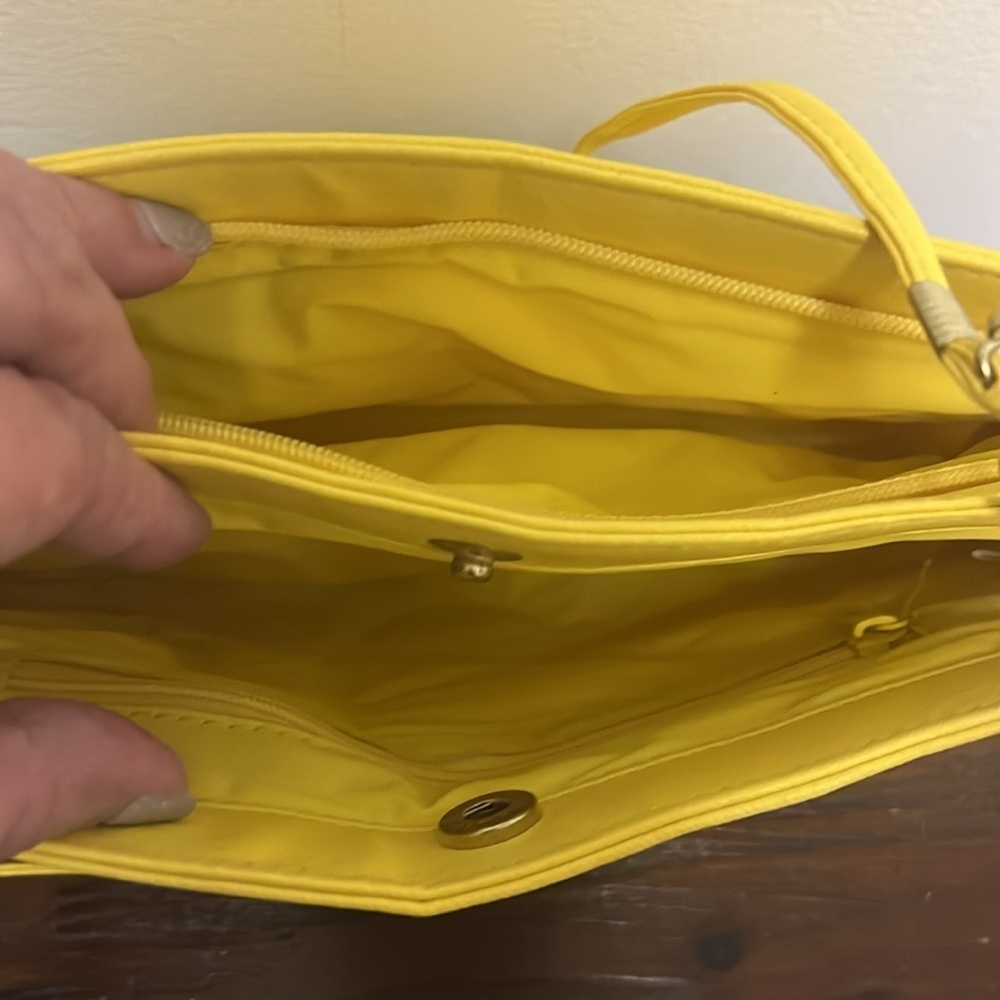 NWT YELLOW VEGAN CLUTCH with detachable crossbody strap - Picture 8 of 8